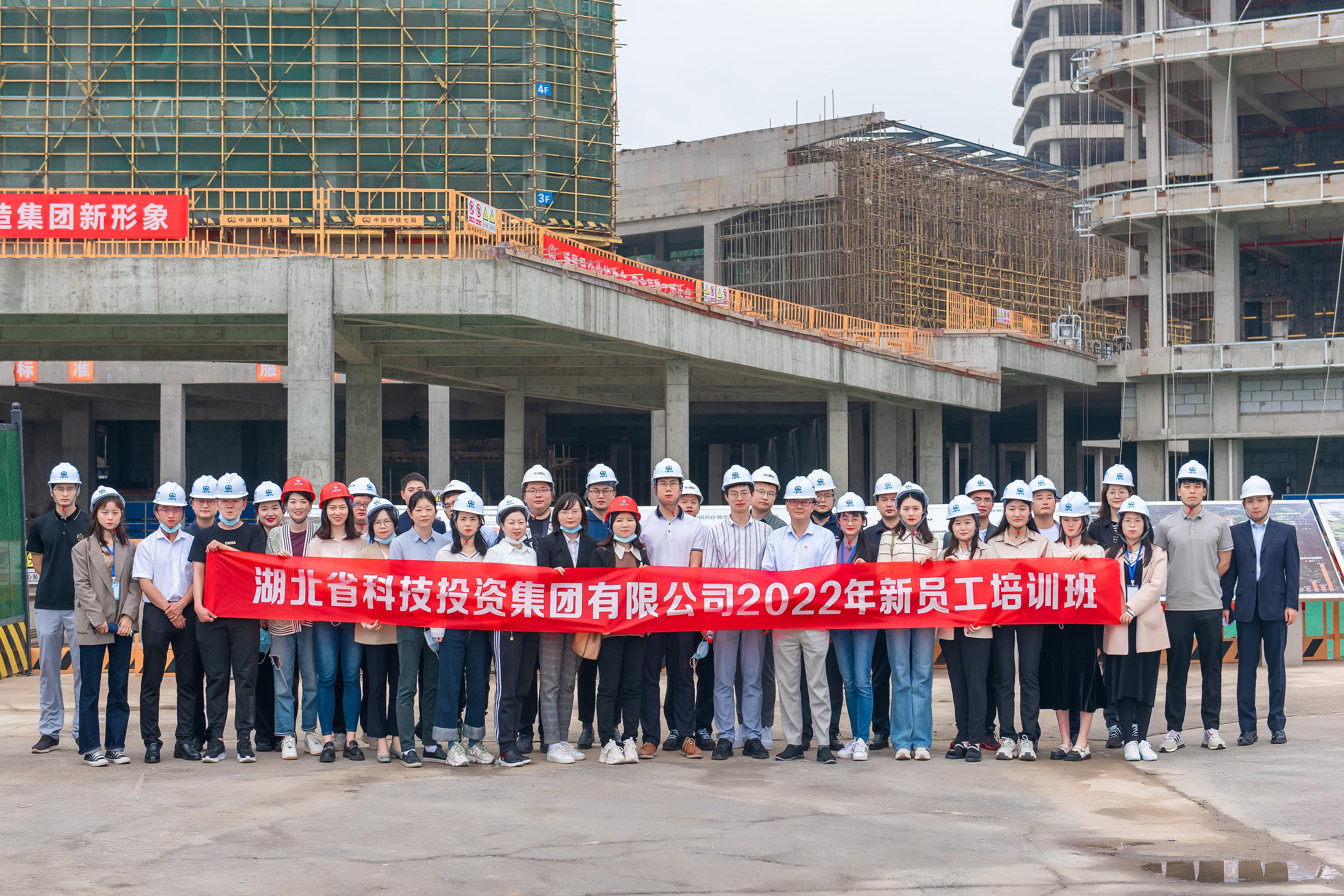 數(shù)字經(jīng)濟(jì)產(chǎn)業(yè)園 合影.jpg